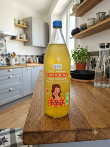 Bouteille de kombucha achetée dans un magasin bio